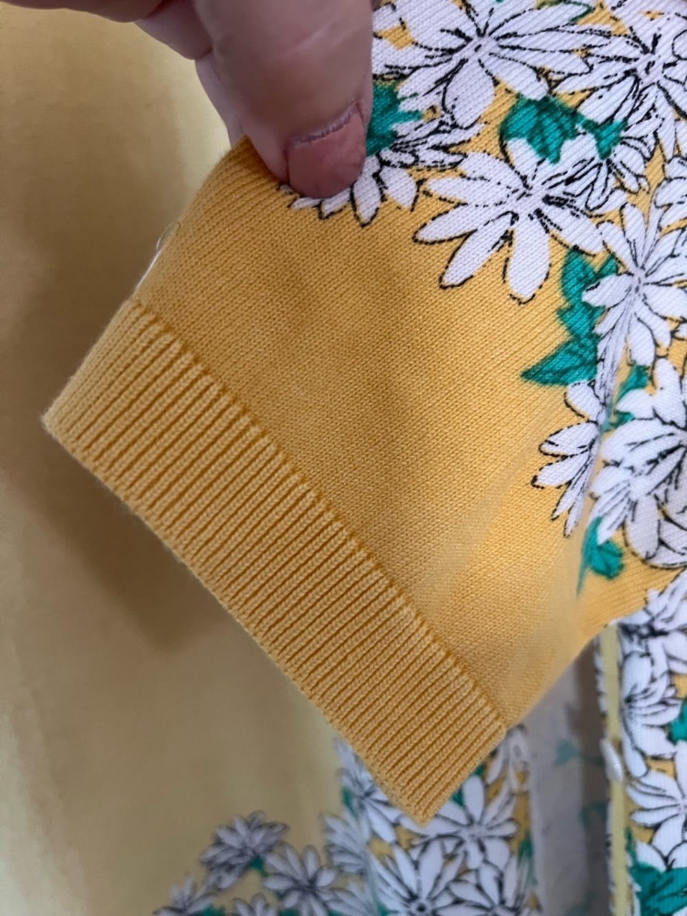Talbots SzL Yellow Cotton Blend Cardigan with White Daisy Trim and Green Accents - Picture 4 of 6